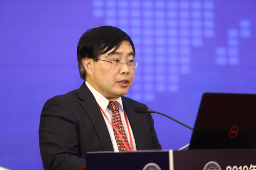 中国工经联执行副会长兼秘书长熊梦主持经贸热点论坛_编辑 中国工经联执行副会长兼秘书长熊梦主持经贸热点论坛_编辑